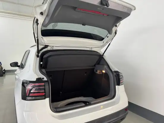 VOLKSWAGEN-T-CROSS-2020