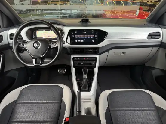 VOLKSWAGEN-T-CROSS-2019