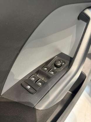 VOLKSWAGEN-T-CROSS-2024