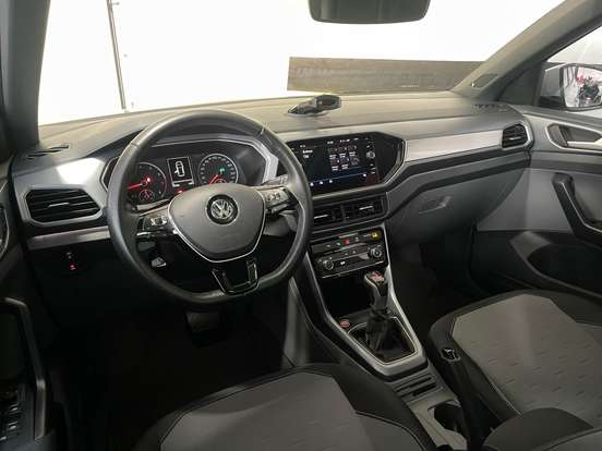 VOLKSWAGEN-T-CROSS-2019