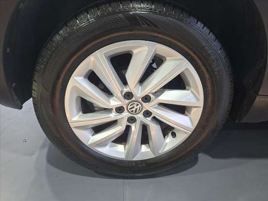 VOLKSWAGEN-T-CROSS-1.0 200 TSI TOTAL FLEX AUTOMÁTICO VOLKSWAGEN-T-CROSS-2019