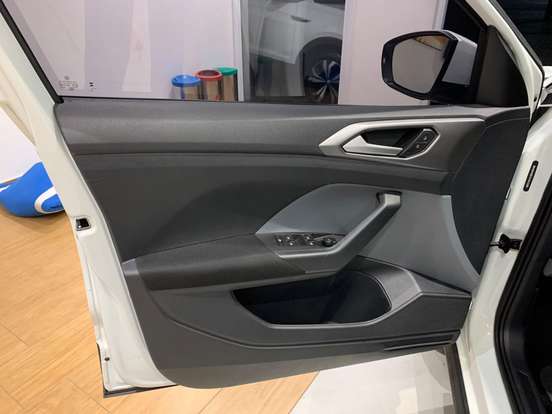 VOLKSWAGEN-T-CROSS-2025