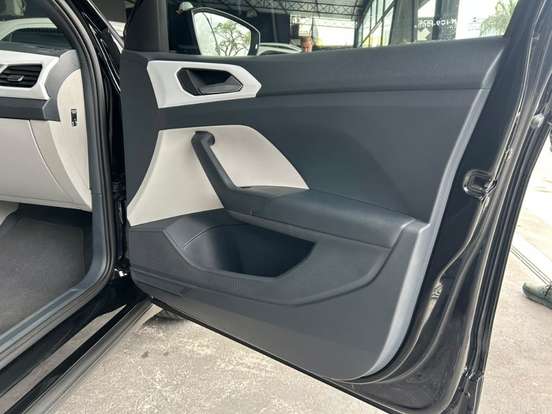VOLKSWAGEN-T-CROSS-2021