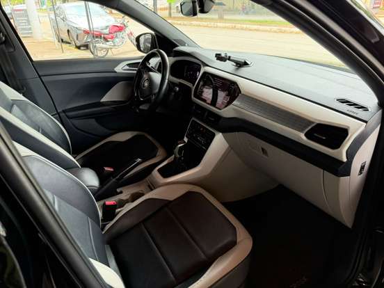 VOLKSWAGEN-T-CROSS-2021