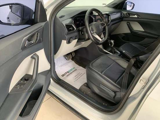 VOLKSWAGEN-T-CROSS-2021