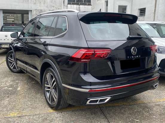 VOLKSWAGEN-TIGUAN-2.0 300 TSI GASOLINA ALLSPACE R-LINE AUTOMÁTICO VOLKSWAGEN-TIGUAN-2023
