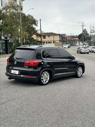 VOLKSWAGEN-TIGUAN-2011