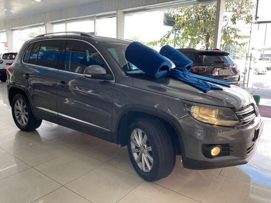 VOLKSWAGEN-TIGUAN-2012