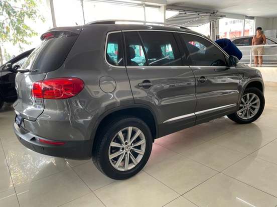 VOLKSWAGEN-TIGUAN-2012