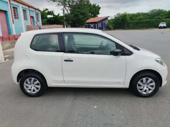 VOLKSWAGEN-UP-2015
