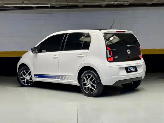 VOLKSWAGEN-UP-2015