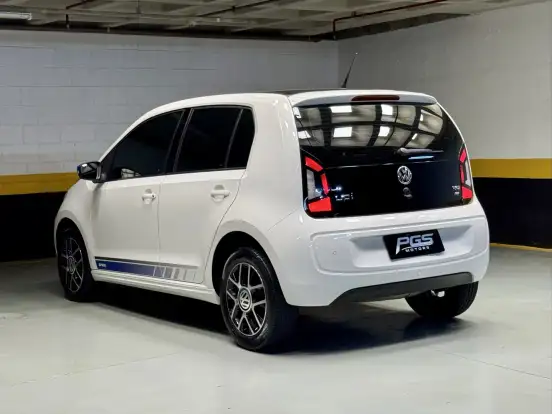VOLKSWAGEN-UP-2015