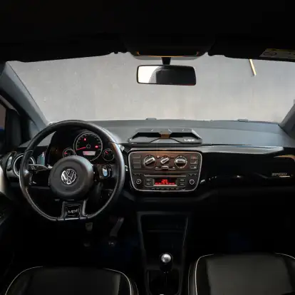 VOLKSWAGEN-UP-2016