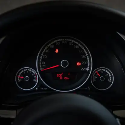VOLKSWAGEN-UP-2016
