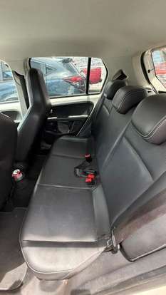 VOLKSWAGEN-UP-2015