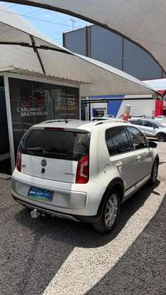 VOLKSWAGEN-UP-2015