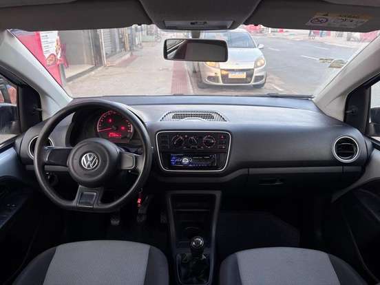 VOLKSWAGEN-UP-2015