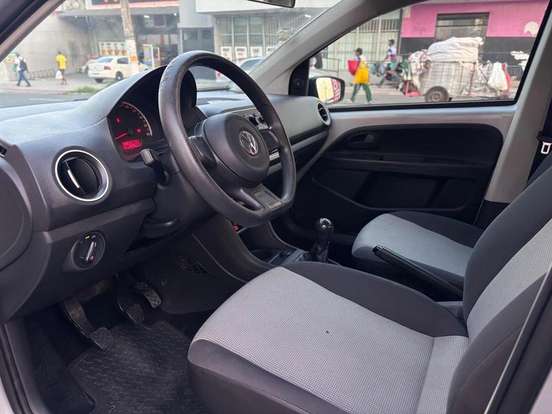 VOLKSWAGEN-UP-2015