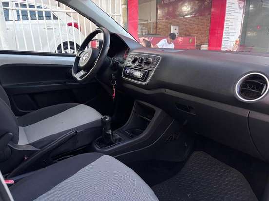 VOLKSWAGEN-UP-2015