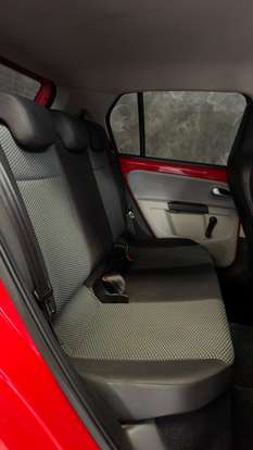 VOLKSWAGEN-UP-2015