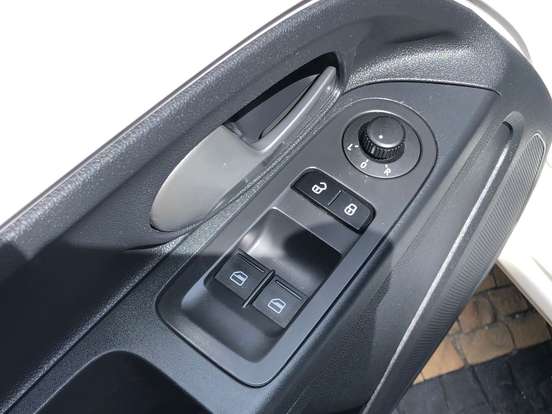 VOLKSWAGEN-UP-2019