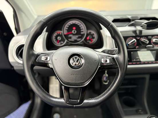 VOLKSWAGEN-UP-2017