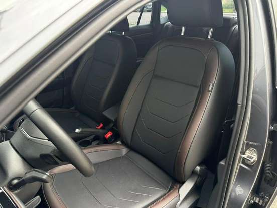 VOLKSWAGEN-VIRTUS-1.0 200 TSI HIGHLINE AUTOMÁTICO VOLKSWAGEN-VIRTUS-2025
