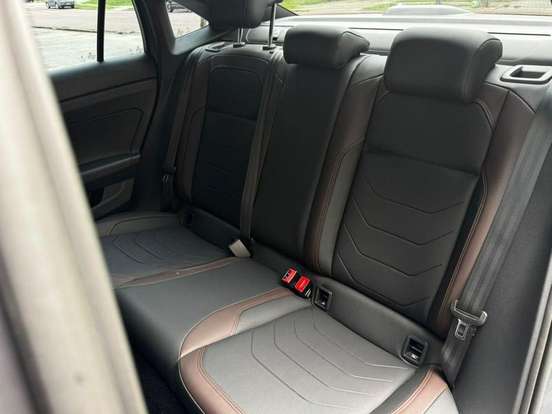 VOLKSWAGEN-VIRTUS-1.0 200 TSI HIGHLINE AUTOMÁTICO VOLKSWAGEN-VIRTUS-2025
