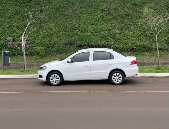 VOLKSWAGEN-VOYAGE-2015