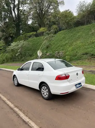 VOLKSWAGEN-VOYAGE-2015