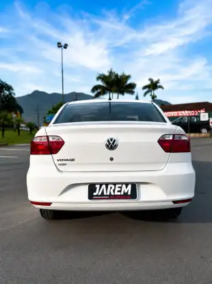 VOLKSWAGEN-VOYAGE-2022