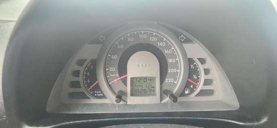 VOLKSWAGEN-FOX-2004