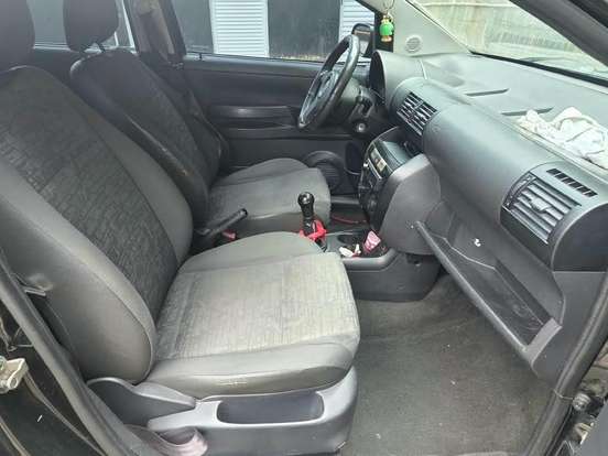 VOLKSWAGEN-FOX-1.6 MI SPORTLINE 8V FLEX 4P MANUAL VOLKSWAGEN-FOX-2004