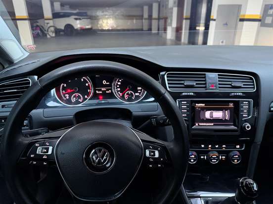 VOLKSWAGEN-GOLF-2013