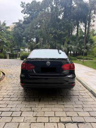 VOLKSWAGEN-JETTA-2013