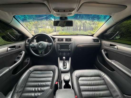 VOLKSWAGEN-JETTA-2013