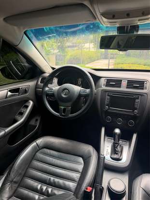 VOLKSWAGEN-JETTA-2013