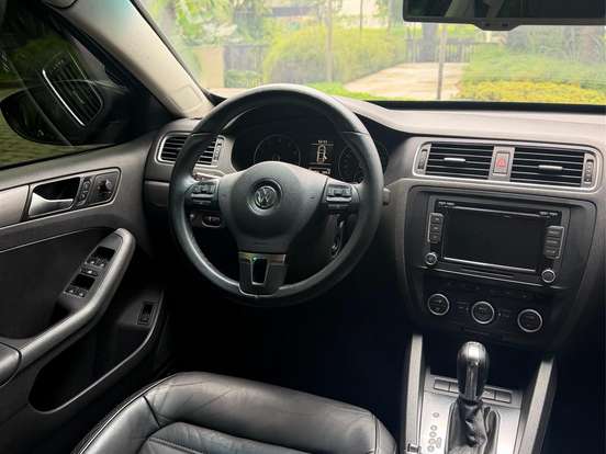 VOLKSWAGEN-JETTA-2.0 TSI HIGHLINE 211CV GASOLINA 4P TIPTRONIC VOLKSWAGEN-JETTA-2013