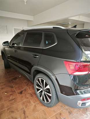 VOLKSWAGEN-TAOS-2023
