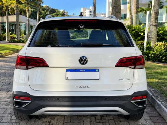 VOLKSWAGEN-TAOS-2024