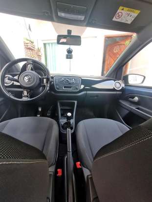 VOLKSWAGEN-UP-2016
