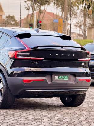 VOLVO-C40-2022