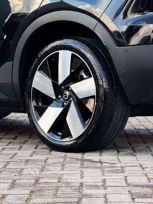 VOLVO-C40-2022