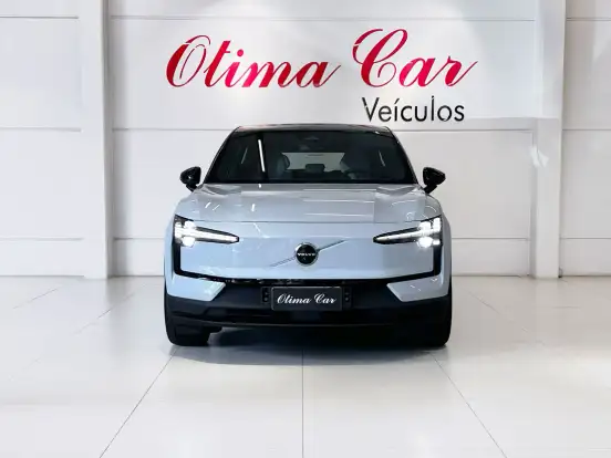 VOLVO-EX30-2025