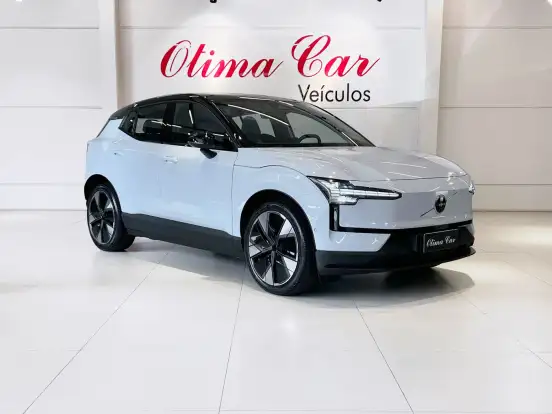 VOLVO-EX30-2025