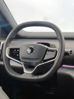 VOLVO-EX30-2025