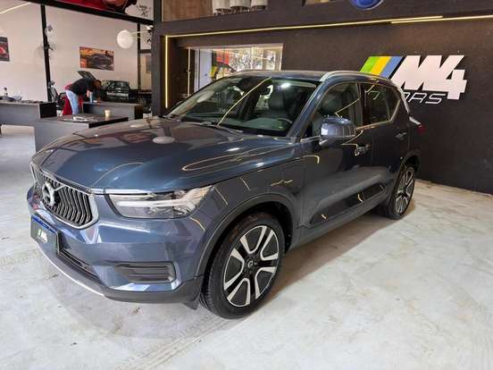 VOLVO-XC40-2021