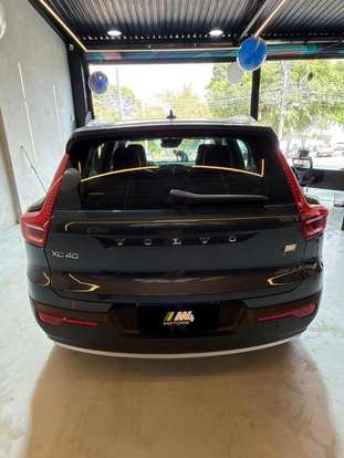 VOLVO-XC40-2021