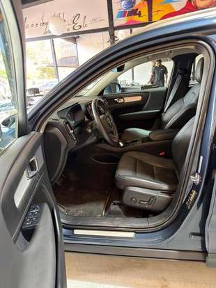 VOLVO-XC40-2021