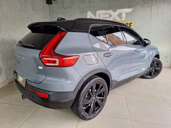 VOLVO-XC40-2021